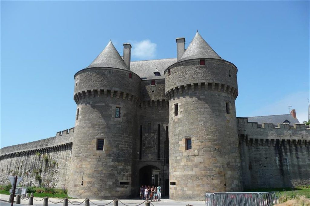 La ville de Guérande au porte des marais salants